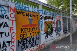 Mural penolakan alih fungsi Lapangan Bola Pilar Kedoya segera dihapus
