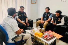 KPPU Makassar melakukan pengawasan beras di Gudang Bulog Bulukumba