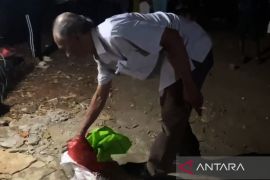Warga temukan jasad bayi dalam karung di pohon pisang di Lubang Buaya
