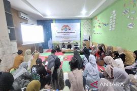 Dosen ULM latih guru dan orang tua di Banjarbaru intervensi ABK