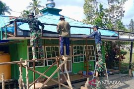 Satgas TMMD Ke-125 Banjarmasin renovasi musala di Kuin Kacil