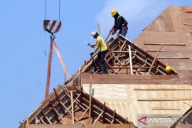 Prabowo perpanjang keringanan iuran JKK untuk industri padat karya