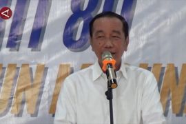 Jokowi berkelakar soal ijazah saat reuni bareng UGM