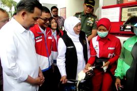 Pastikan stok BBM normal, Khofifah datang langsung ke SPBU di Jember