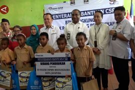 Pemprov Papua salurkan bantuan pendidikan dari CSR bagi 166 pelajar