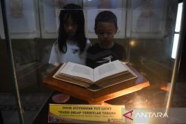 Uji publik buku sejarah ke-3 dilakukan agar publik turut berkontribusi