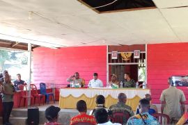 Bupati Jayapura imbau masyarakat tak palang pembangunan daerah