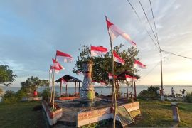 Pemkab Jayapura memasang bendera merah putih mulai 1 Agustus 2025