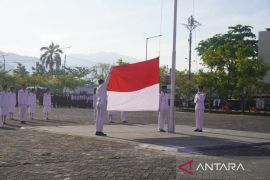 Pemkot Padang tindak lanjuti SE pengibaran Merah Putih sebulan penuh