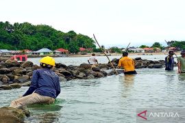 DPRD Gorontalo Utara dukung pembangunan tanggul di Kepulauan Ponelo