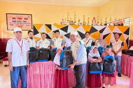PLN  salurkan bantuan peralatan sekolah ke anak kurang mampu