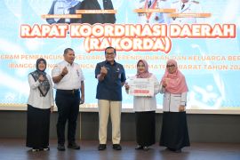 PT Semen Padang salurkan bantuan stunting Rp80,5 juta, perkuat sinergi dengan BKKBN dan dukung Asta Cita Presiden