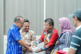 Penerbit sumbang buku perpustakaan Sulbar