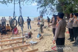 Tim gabungan di Bangka Barat sita 4 ponton tambang liar Teluk Inggris