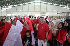 Pemkab Kukar  bagikan 10 juta Bendera Merah Putih ke sekolah dan warga