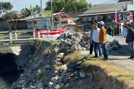 Pemkab Mojokerto perbaiki tanggul ambrol sepanjang 50 meter