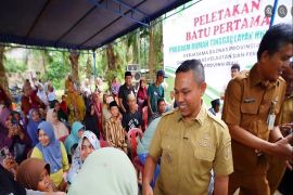 GALERI FOTO - Kembali Wujudkan Janji: Gubernur Wahid Resmikan Rumah Layak Huni di Sungai Geniot Dumai