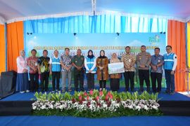 Bupati Sukoharjo apresiasi PLN Group hadirkan bantuan paving FABA dan instalasi listrik