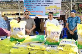 Bulog dan Pemkab Karimun gelar pasar pangan murah