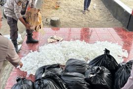 Polisi amankan miras diselundupkan lewat Pelabuhan Ahmad Yani Ternate