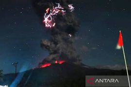 Mount Lewotobi eruption resumes, ashes reach 18 km