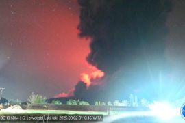 Gunung Lewotobi meletus lagi Sabtu dini hari