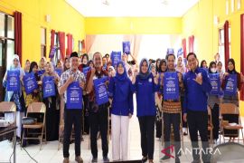 PGRI lecturers provide local wisdom-based English training in Tanah Laut