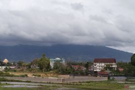 Gunung Marapi di Sumbar erupsi sekitar 30 detik