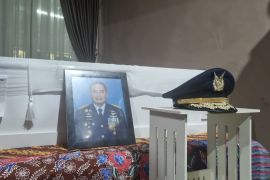 Rumah duka Marsma Fajar Adriyanto dipenuhi pelayat