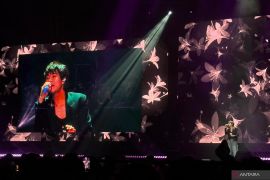 Penyanyi Korsel Lee Mu Jin belajar bahasa Indonesia di KOSTCON 2025