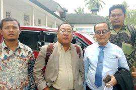 Kadis PUPR dan tiga anggota DPRD OKU jalani sidang perdana, kasus OTT dana Pokir