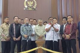 Asosiasi pengemudi minta anggota kibarkan Merah Putih, bukan bendera One Piece