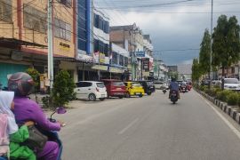 Pertokoan di Dumai banyak belum pasang Bendera Merah Putih, ini reaksi Satpol PP