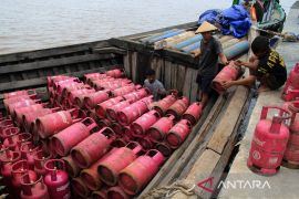 Sungai Kapuas jadi jalur vital distribusi elpiji ke pelosok Kalimantan Barat