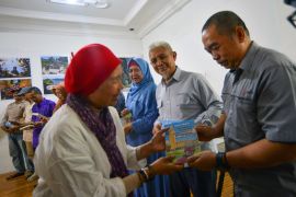 Peluncuran buku Zeynita Gibbons Page 2 Small