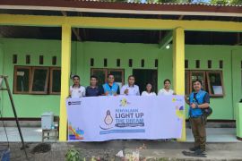 PLN memberikan listrik gratis untuk sekolah di Pulau Adonara, NTT