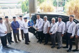 Bank Jateng serahkan mobil operasional untuk dukung mobilitas BAZNAS Jateng
