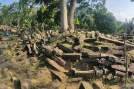 Tim Peneliti Gunung Padang temukan semen purba yang perkokoh pundan situs