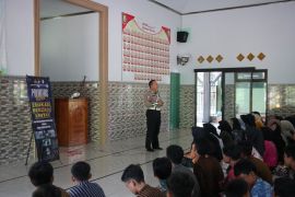 Polres Blitar edukasi ke pelajar anti perundungan di sekolah