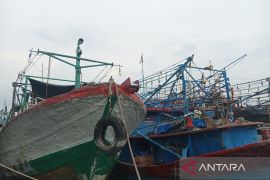 Pemkot Cirebon menargetkan retribusi TPI Kejawanan capai Rp1,39 miliar