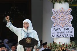Gubernur Khofifah minta masyarakat hormati bendera Merah Putih