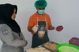 Lapas  Banda Neira ajari narapidana membuat sirup pala bernilai ekonomi