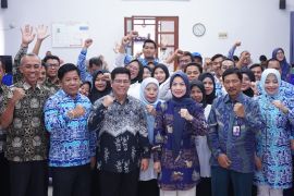 Bupati Ratu Zakiyah komitmen tingkatkan keterampilan pembatik Serang