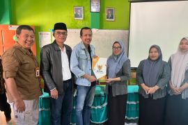 Pemkab Trenggalek-Baznas salurkan bantuan untuk guru ngaji-madrasah