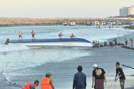Kapal cepat Dolphin Cruise 2  tenggelam di jalur masuk pelabuhan  Sanur, Bali
