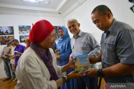 ANTARA Sumbar tuan rumah peluncuran buku Zeynita Gibbon