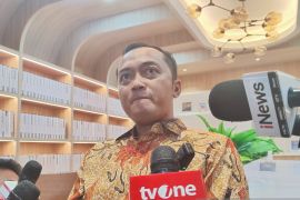 Mensesneg menangis ceritakan anak dengan kelainan tulang bisa sekolah