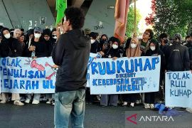Mahasiswa UNM di Makassar aksi respons pembahasan RKUHP
