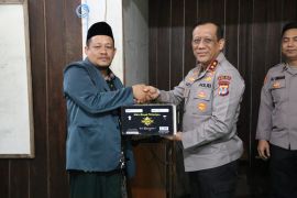 Kapolda Kaltara Gelar Bakti Sosial di Pondok Pesantren Fatimah Az-Zahra Tanjung Selor