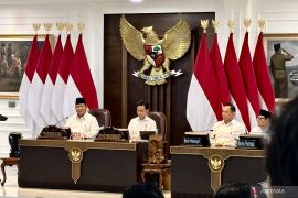 Presiden Prabowo pimpin sidang Kabinet paripurna di istana